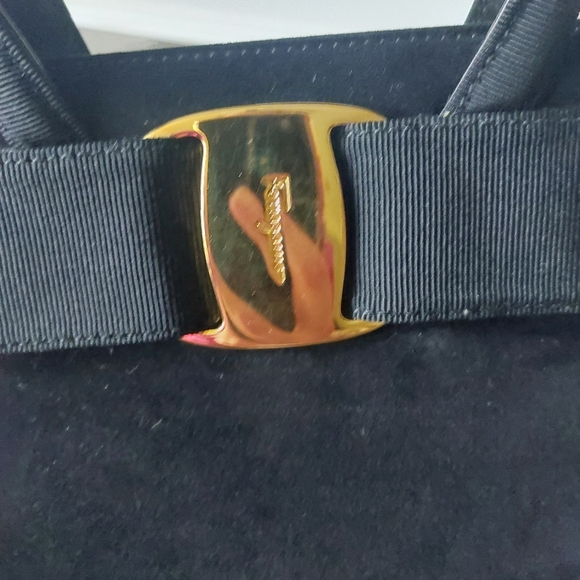 Salvatore Ferragamo Vara bow black suede bag. Top handle bag plus crossbody bag - Picture 4 of 13